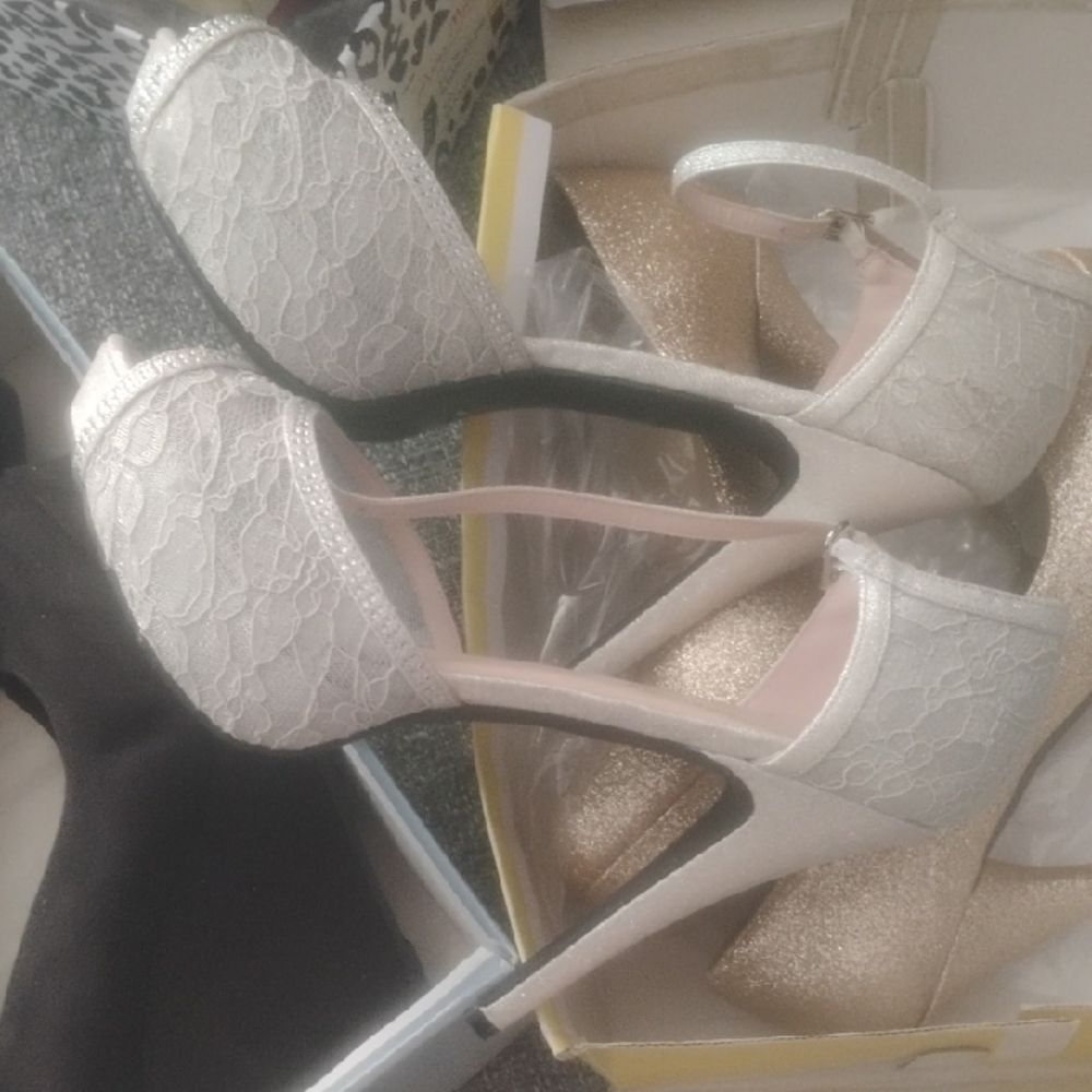 De Blossom Collection White Lace Peep-Toe Heels